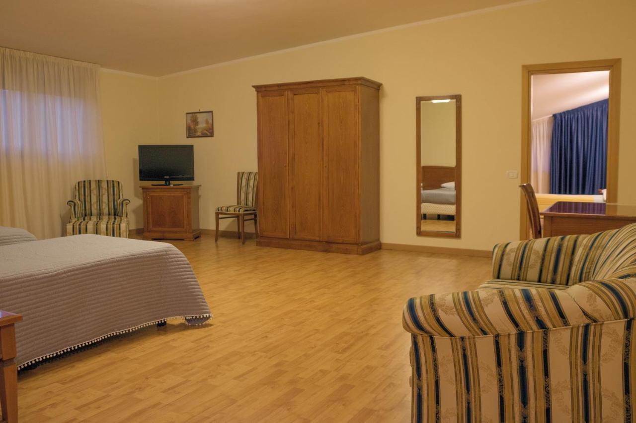 Ruggiero Park Hotel Vallo della Lucania Ngoại thất bức ảnh