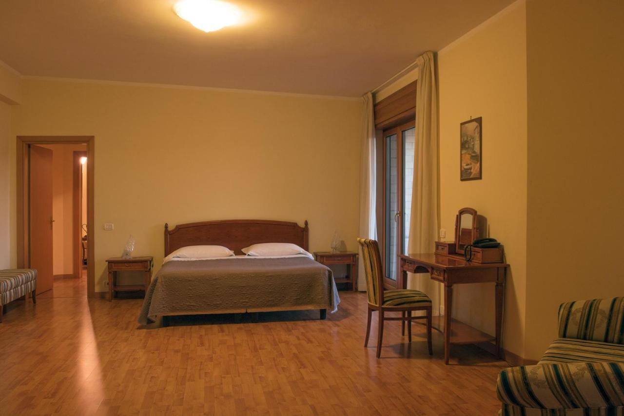Ruggiero Park Hotel Vallo della Lucania Ngoại thất bức ảnh