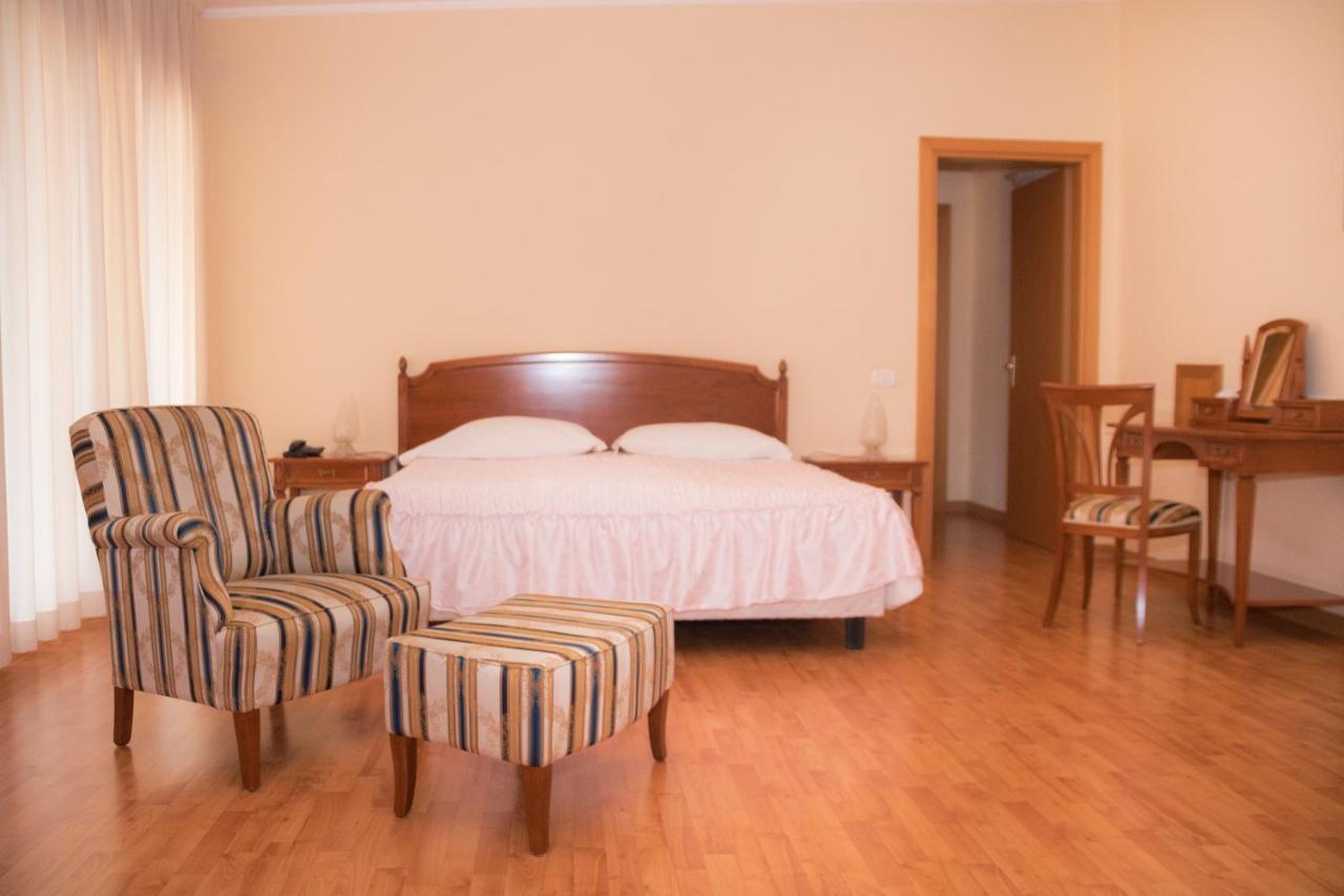 Ruggiero Park Hotel Vallo della Lucania Ngoại thất bức ảnh